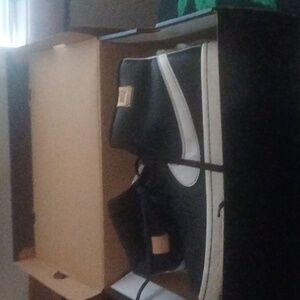 Nike black & white 11.5 mens